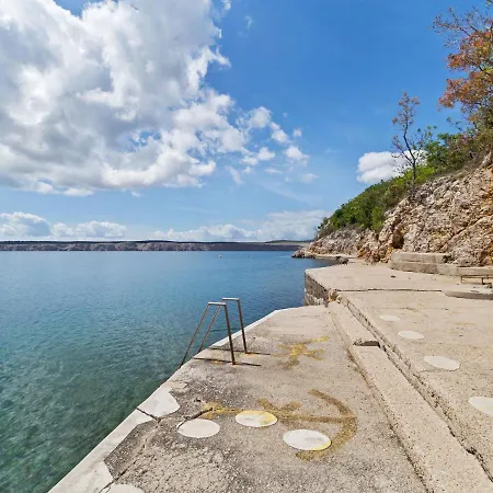 Lovely In Near Town Center Διαμέρισμα Jadranovo